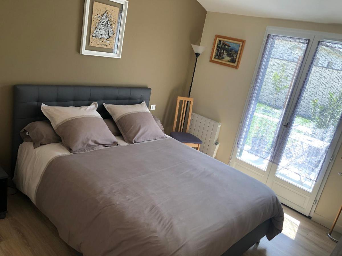 La Pepiniere Bed & Breakfast Saint-Sulpice-et-Cameyrac ภายนอก รูปภาพ